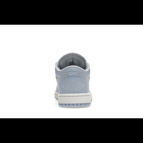 Women’s Jordan 1 Low 🔥❌SOLD❌ - Picture 4 of 5